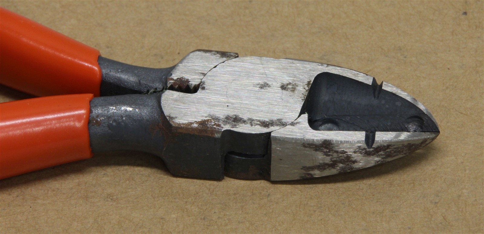 Utica 243-6 Bell System 6″ Diagonal Wire Cutter/Stripper Orange Rubber Grips NOS
