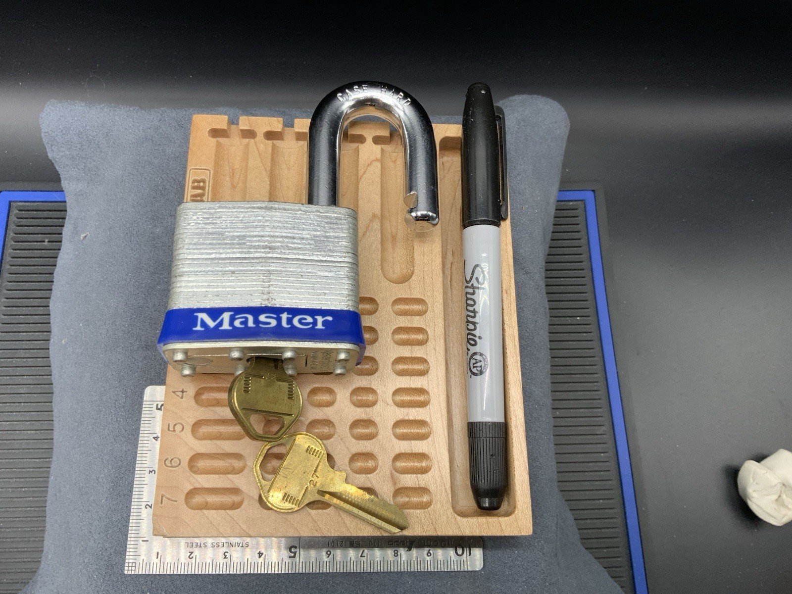 Masterlock Padlock NO. 27 Removable Core Rare Thick Shackle NOS Locksport