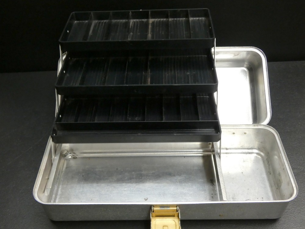 Vintage UMCO Corp 3 Tray Silver Metal Fishing Tackle Box 173A USA