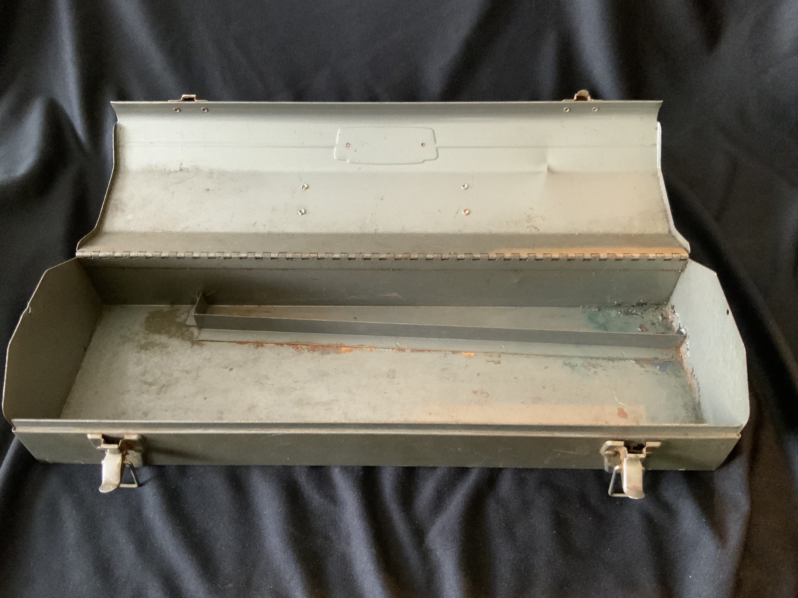 Vintage CRAFTSMAN Tombstone Coffin Style Metal Toolbox Crown Logo 19.5” x 4”