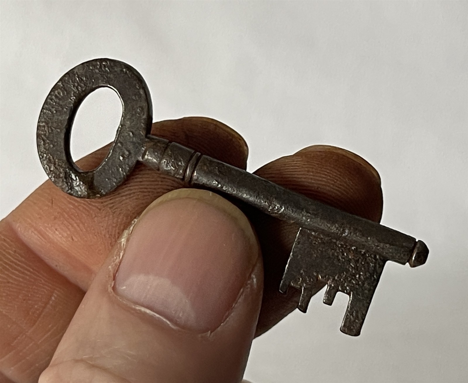 Vintage Antique Metal Skeleton / Ornament / Escape Room Key ~ 5cm #pF447