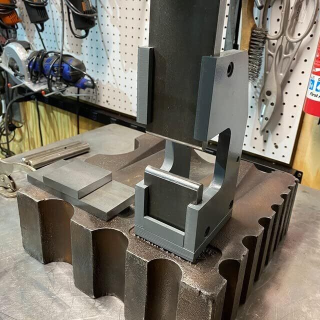 Blacksmith G2 Guillotine Tool Use for Round / Square Shoulders
