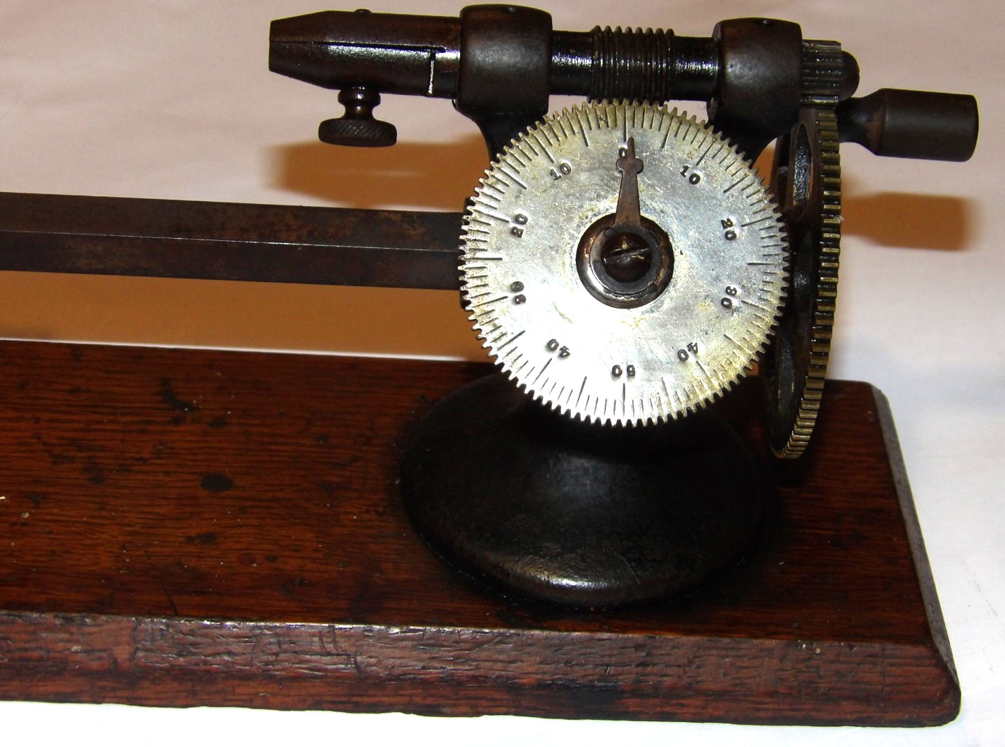 ANTIQUE THREAD COUNTER! CAST IRON/WOOD BASE/BRASS DIAL! FROM NC TEXTILE FACTORY!