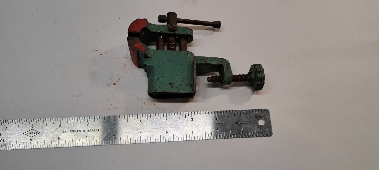 Vintage Mini Vise Tool Bench Top Screw Mount Light Green Steel 1.25″ capacity