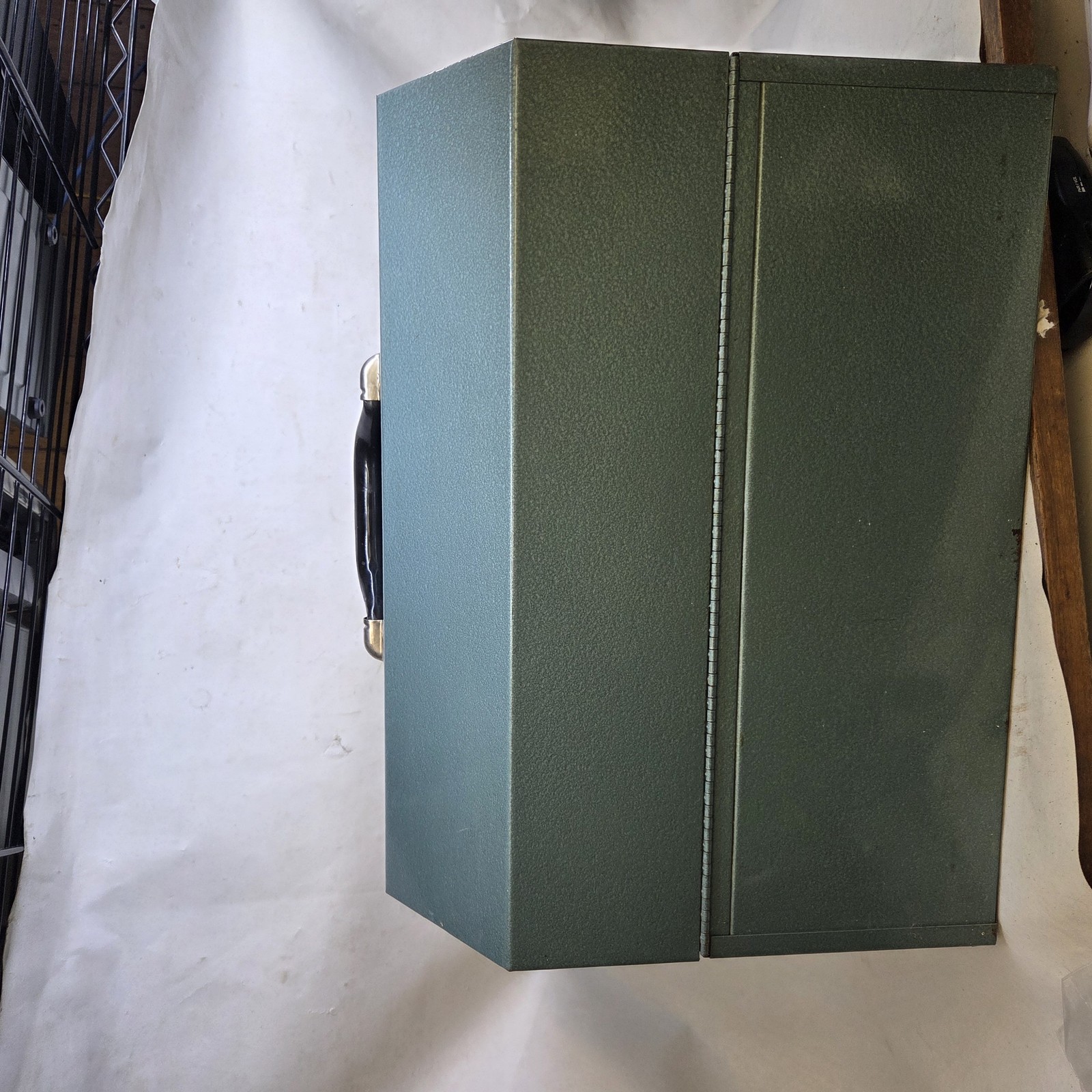 Waterloo Heavy-Duty Metal CnCantilever Toolbox for Appliance Repair