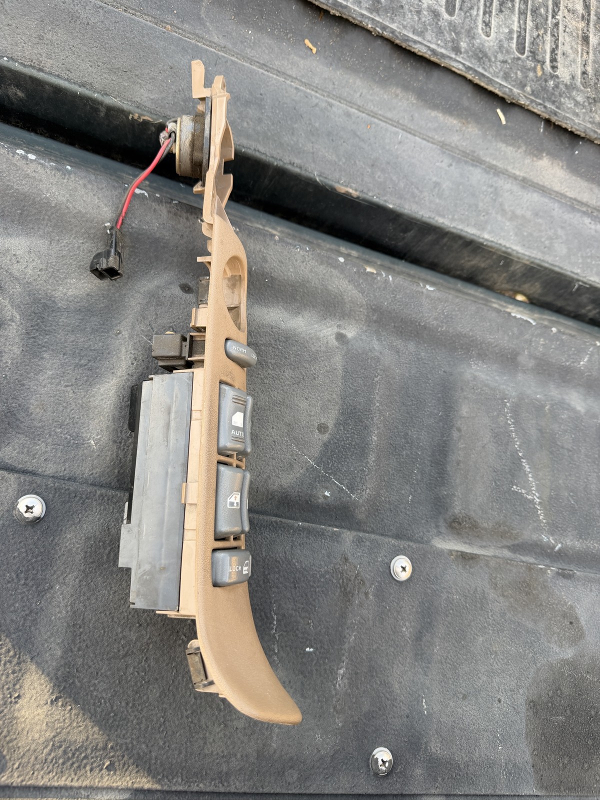 GM Master Power Window Switch 1995-1999 15180042 Tan Front Left Sierra Suburban
