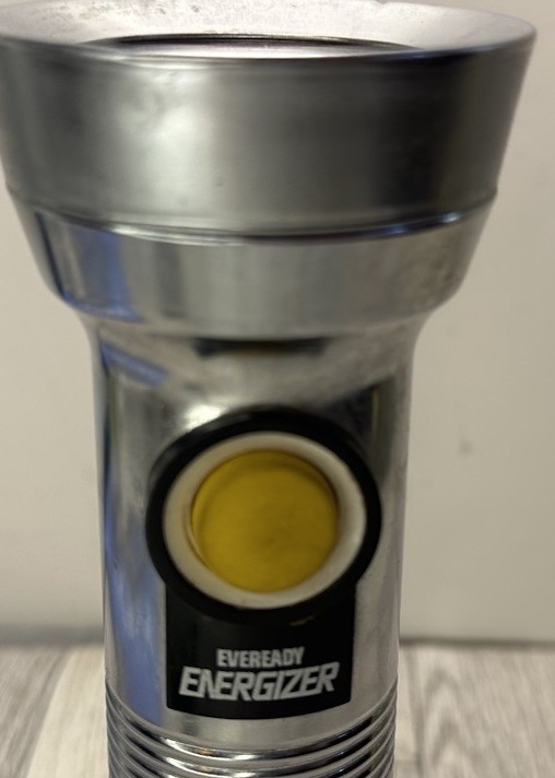 Vintage Eveready Energizer 2D Cell Incandescent Flashlight Chrome Ribbed USA
