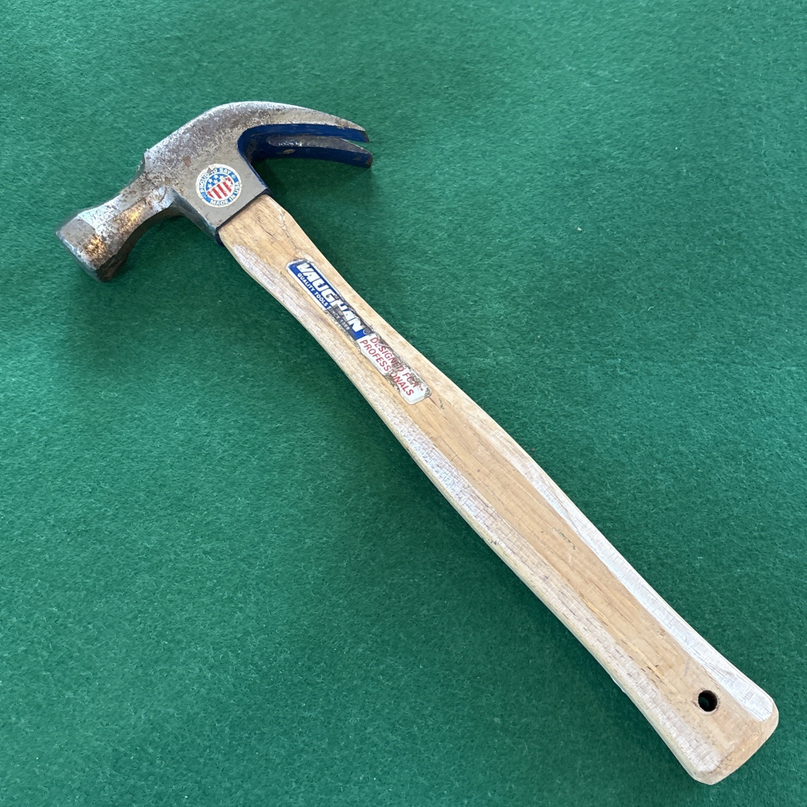 VINTAGE VAUGHAN DO16 16-OZ CLAWS CURVED HAMMER WOOD HANDLE MADE IN USA