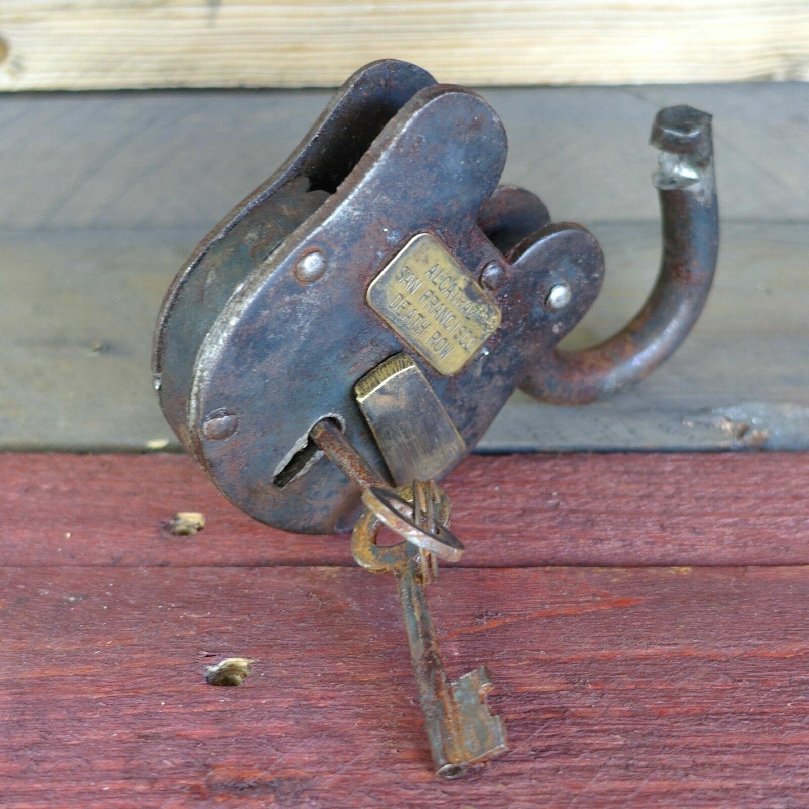 Alcatraz San Francisco Death Row 3″ x 5″ Cast Iron Lock & Keys, Antique Finish