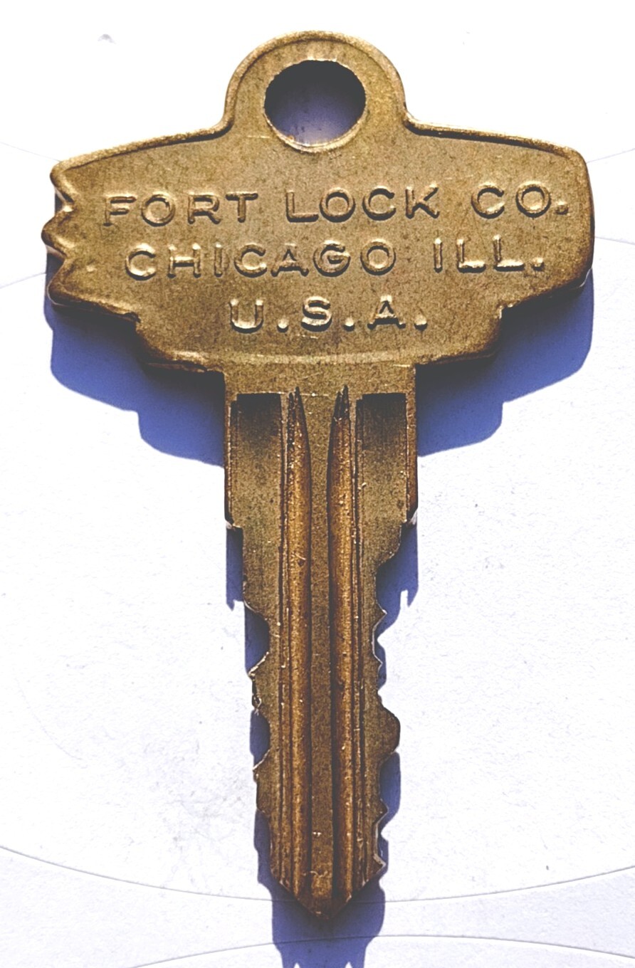 Vintage Key Fort Lock Co 757 2128 Chicago Illinois Appx 1-3/4″ Locks