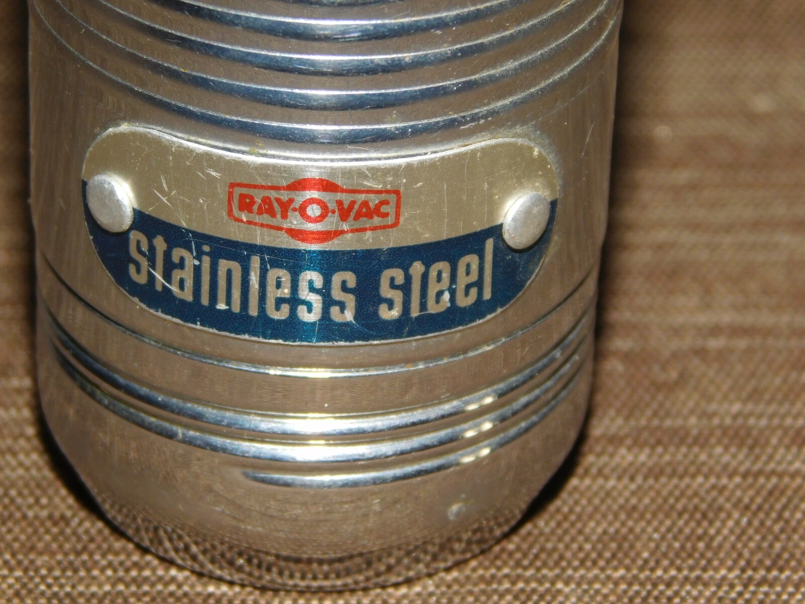 VINTAGE 7 1/4″ LONG RAY-O-VAC SILVER METAL MADE IN HONG KONG FLASHLIGHT