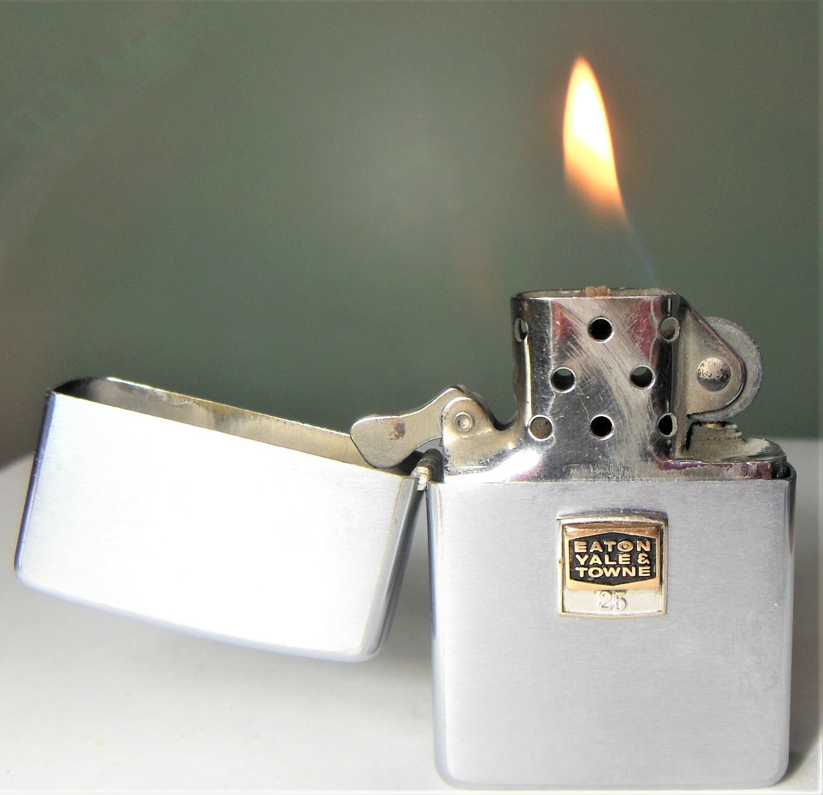 🔥 EATON YALE&TOWNE lock Mfg. Co. employee service award 1967 ZIPPO lighter
