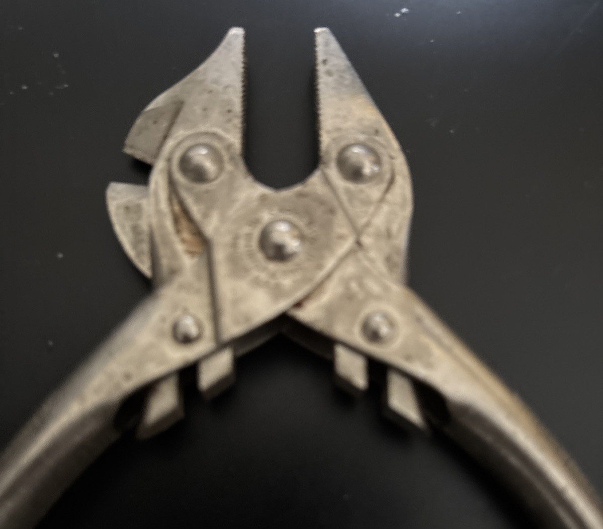 VINTAGE SARGEANT & CO. 4 5/8 INCHES OUTSIDE CUTTING PARALLEL JAW PLIARS TO 33