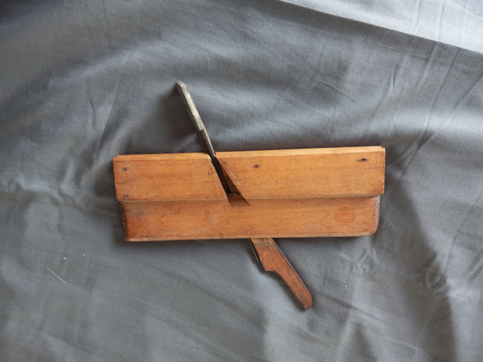 WOODEN MOLDING PLANE – SIDE BEAD