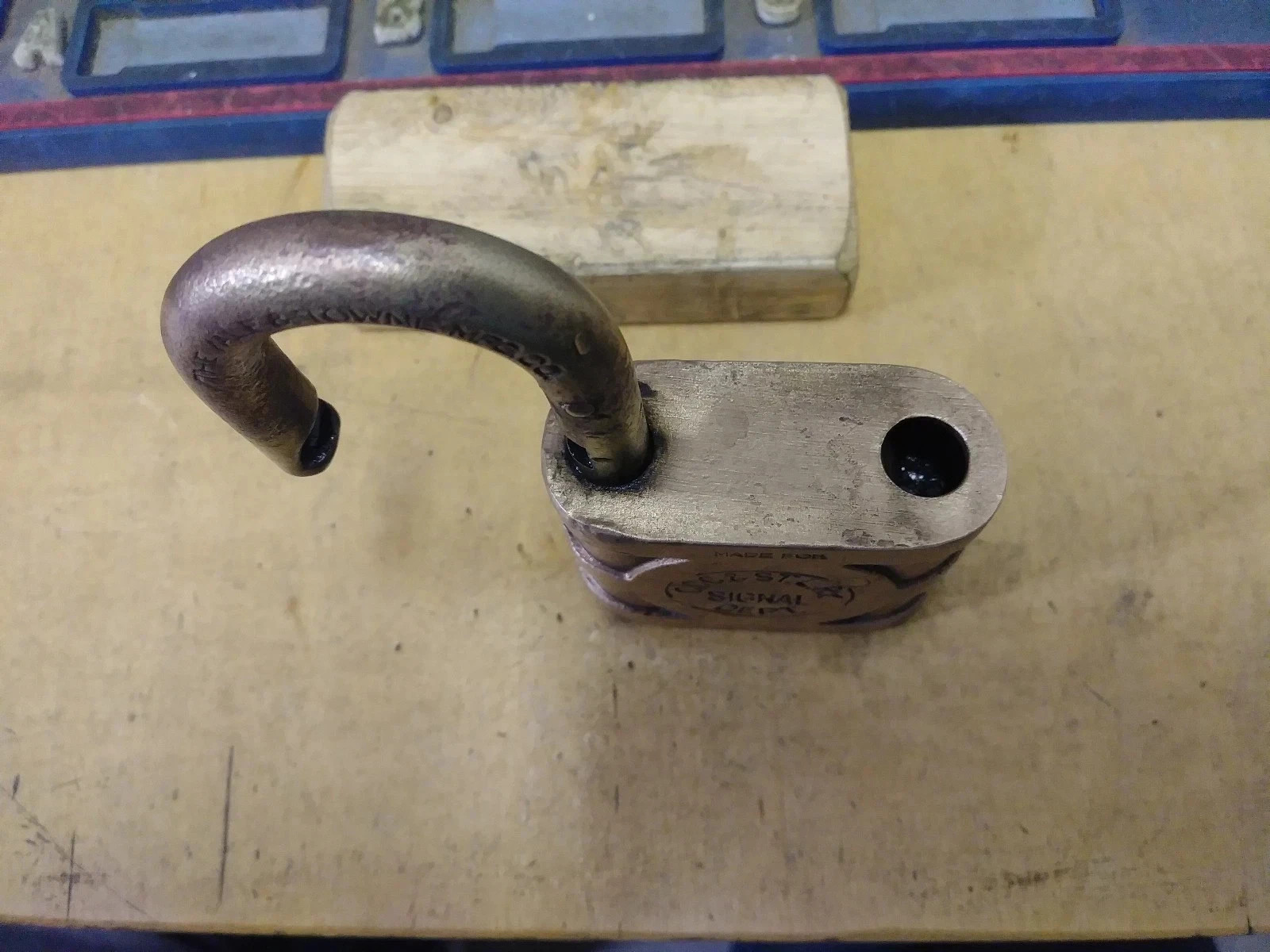 Vintage Yale Brass 851 Padlock CLEVELAND,CINNCINATI,CHICAGO & ST LOUIS 1/NO KEY