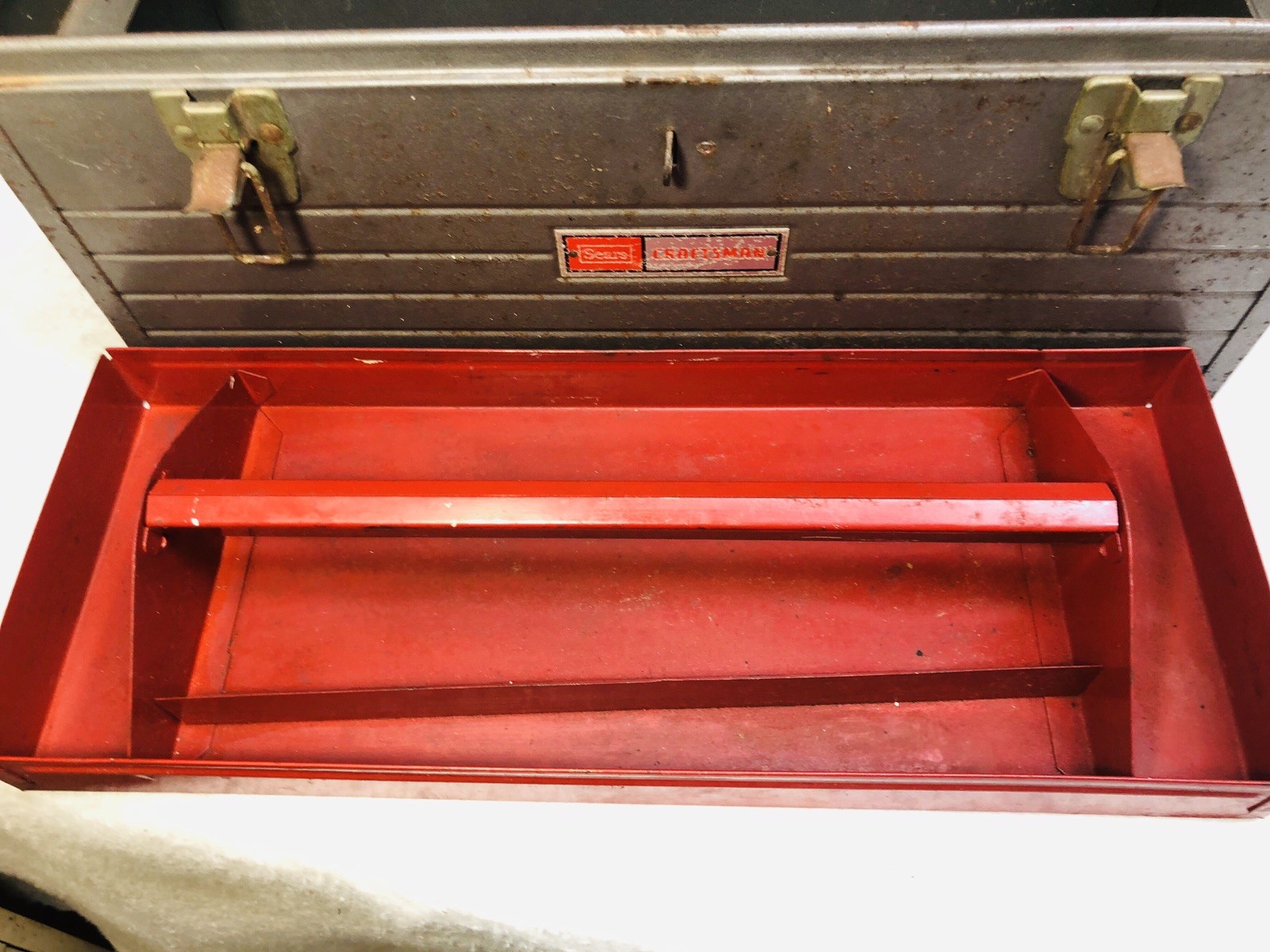 Vintage Craftsman Crown Logo 20″x 9-1/2″x 9″ Tool Box W/ Unique 4 Comp. Tray
