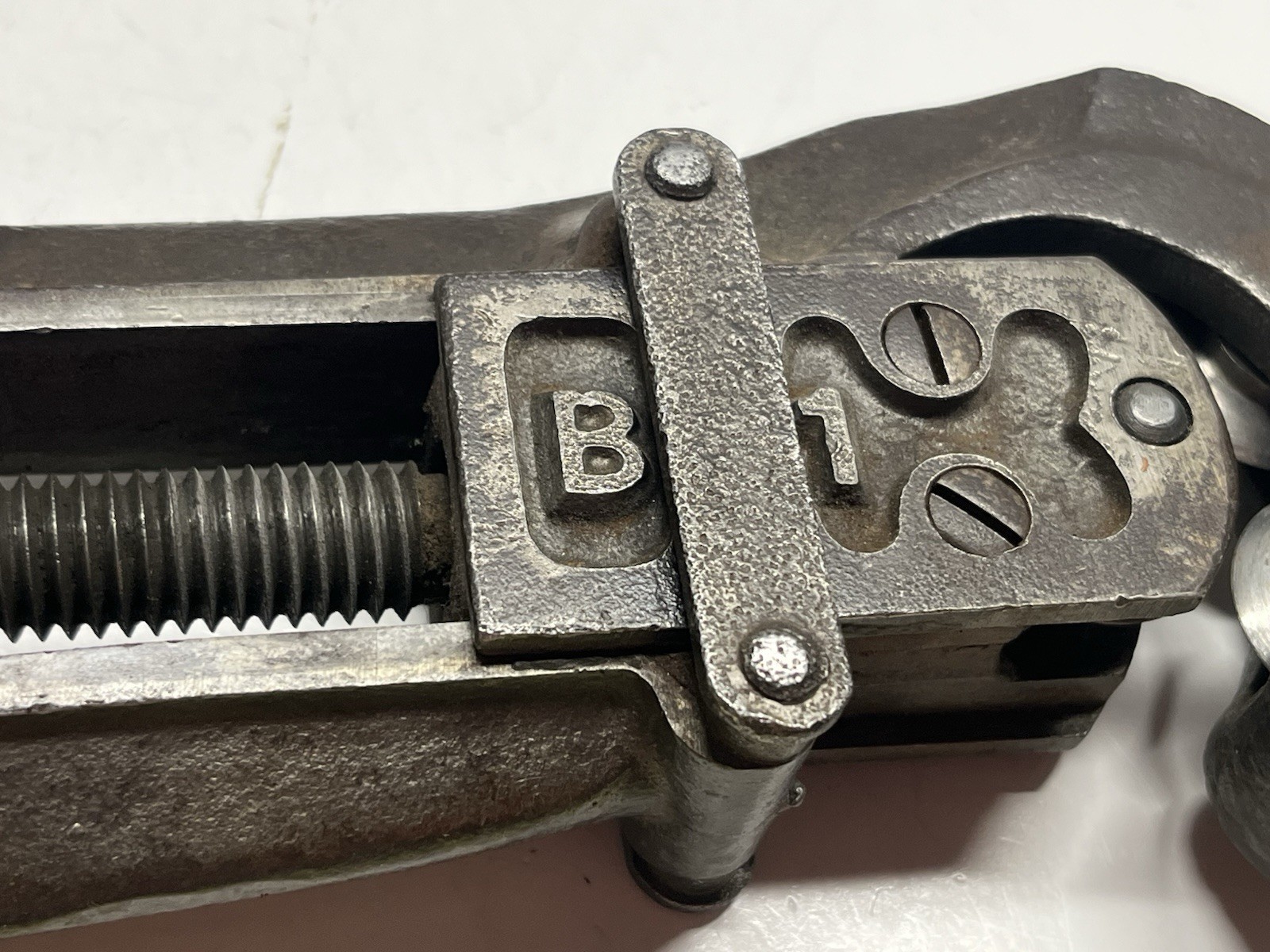 Vintage 1940’s Armstrong B-1 Cast Iron Pipe Cutter W/T-Handle + Clamp Pre-Owned
