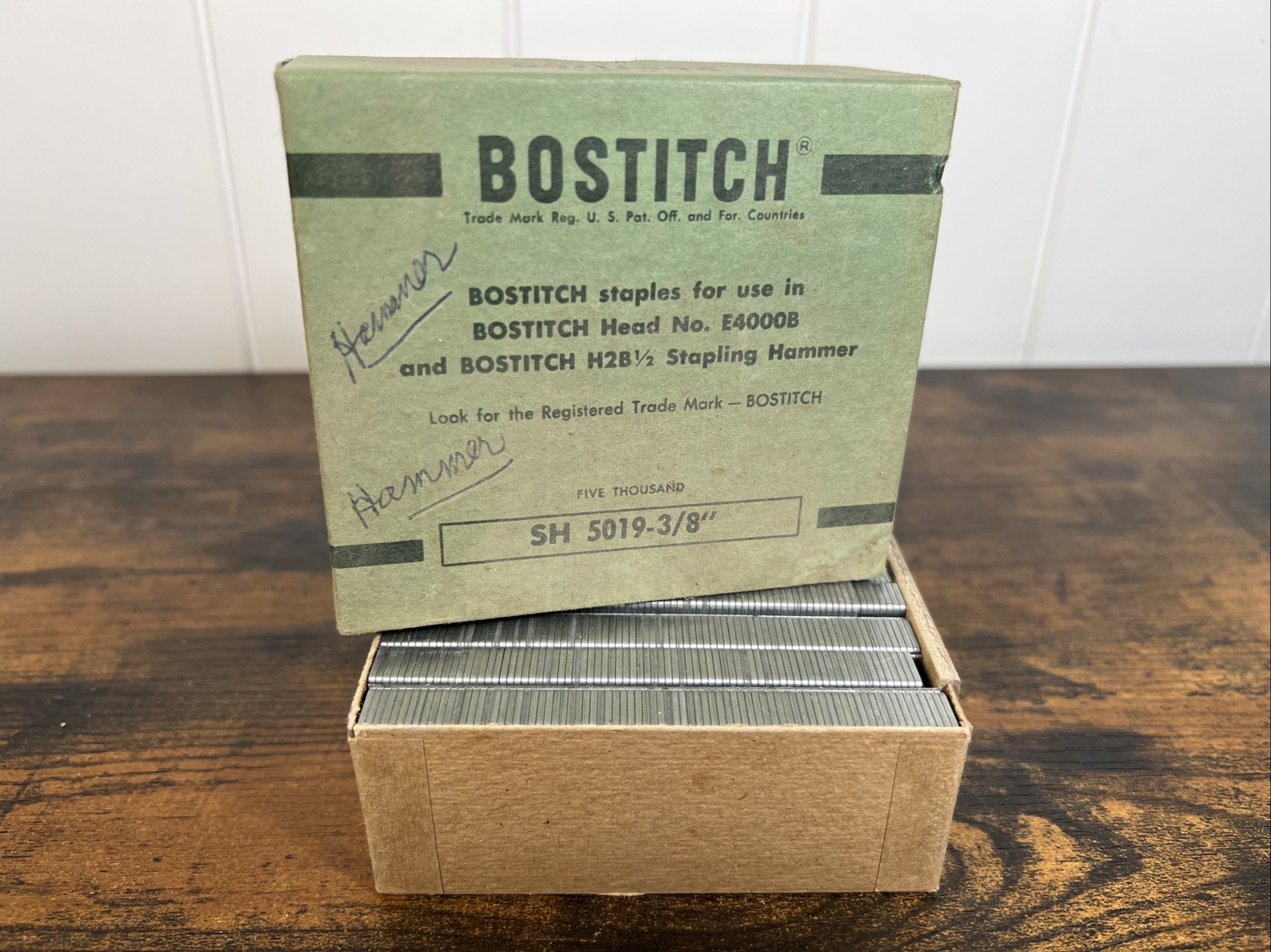 VINTAGE BOSTITCH STAPLES SH 5019-3/8″ 95% Complete Box 5k Staples USA