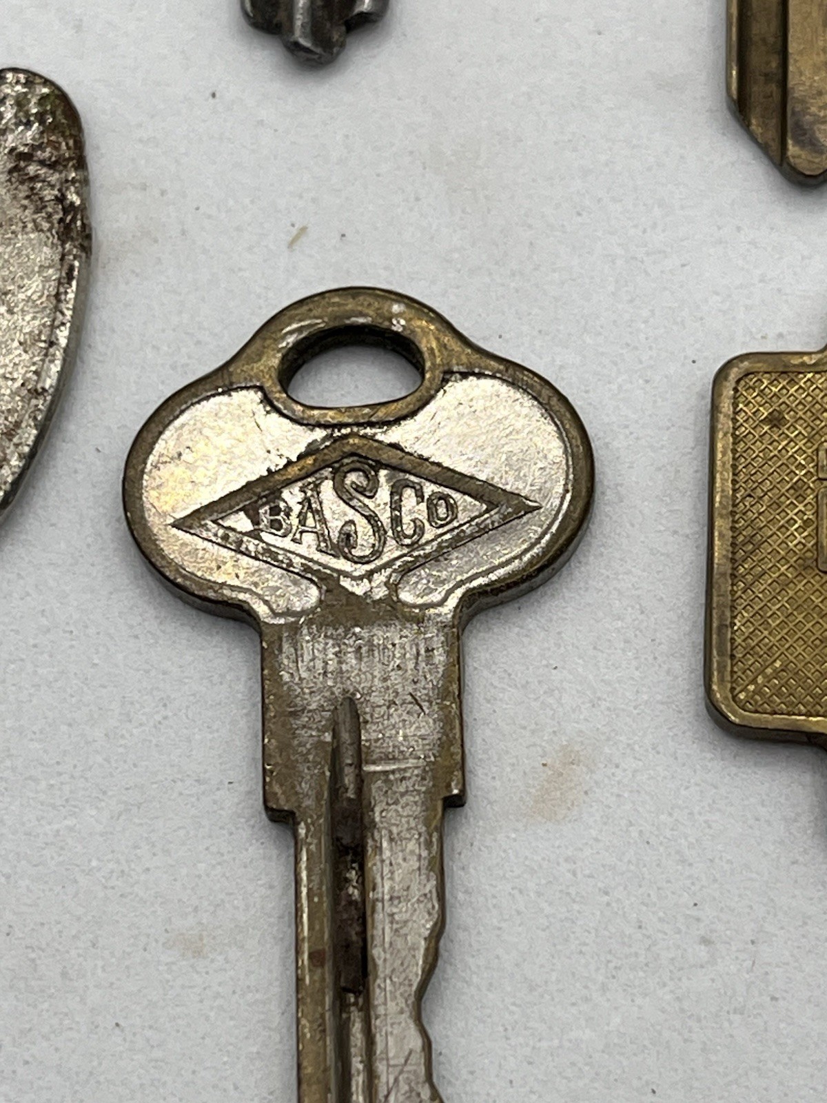 Mixed Lot of Vintage Keys National Yale Jet & More—29 Keys