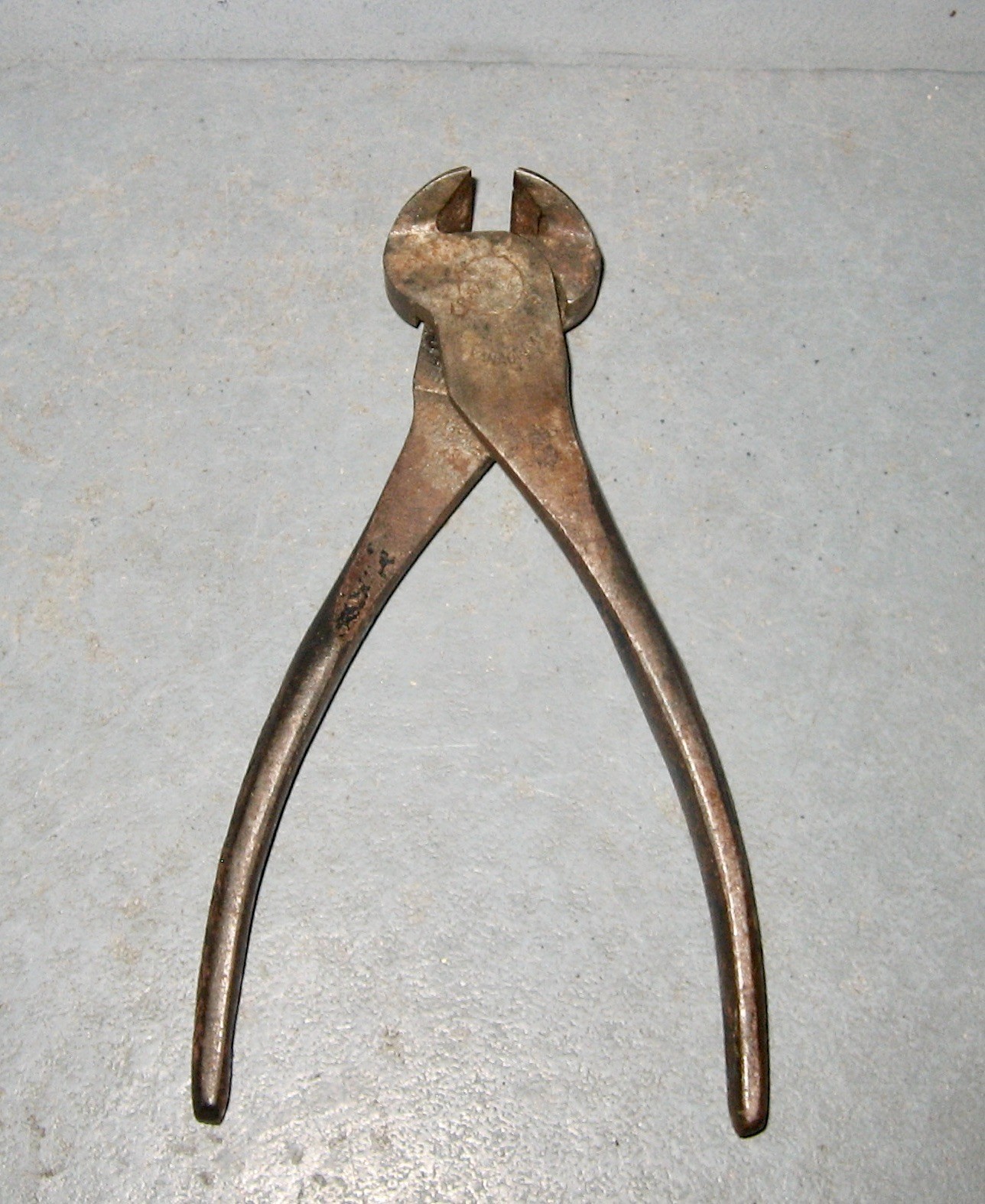 Craftsman Antique 6″ End Cut Wire Nippers, Circle-C Tool, Diamond Grip Handles
