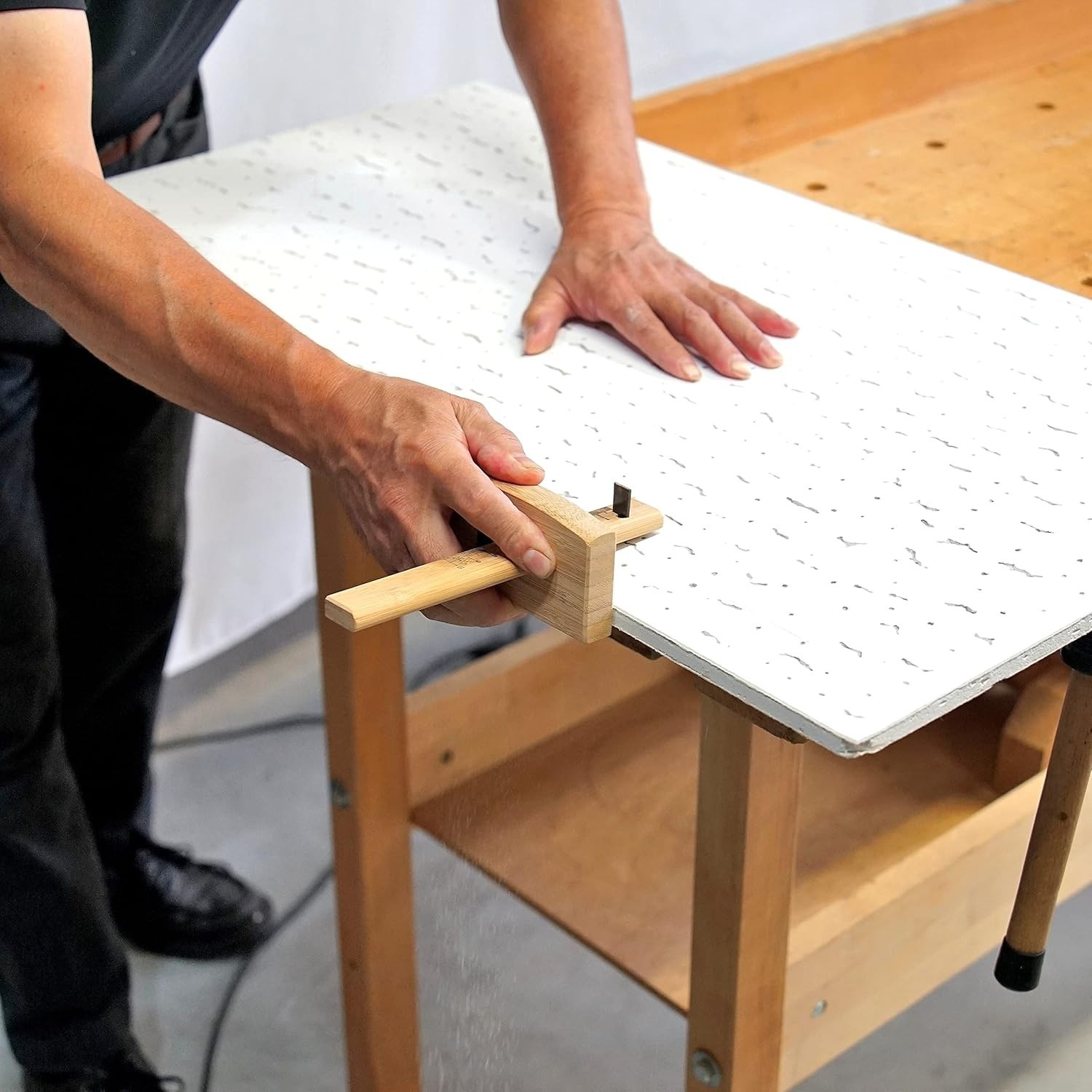 Compact Japanese Wood Marking Tool: Safe & Storable with Retractable Blade