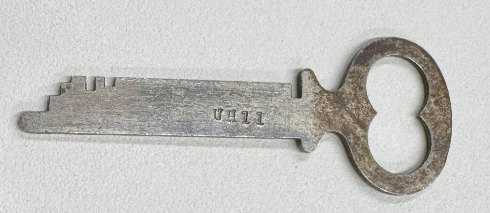 🌿 🗝️ Antique Eagle Lock Co. Flat Skeleton Key #UH11