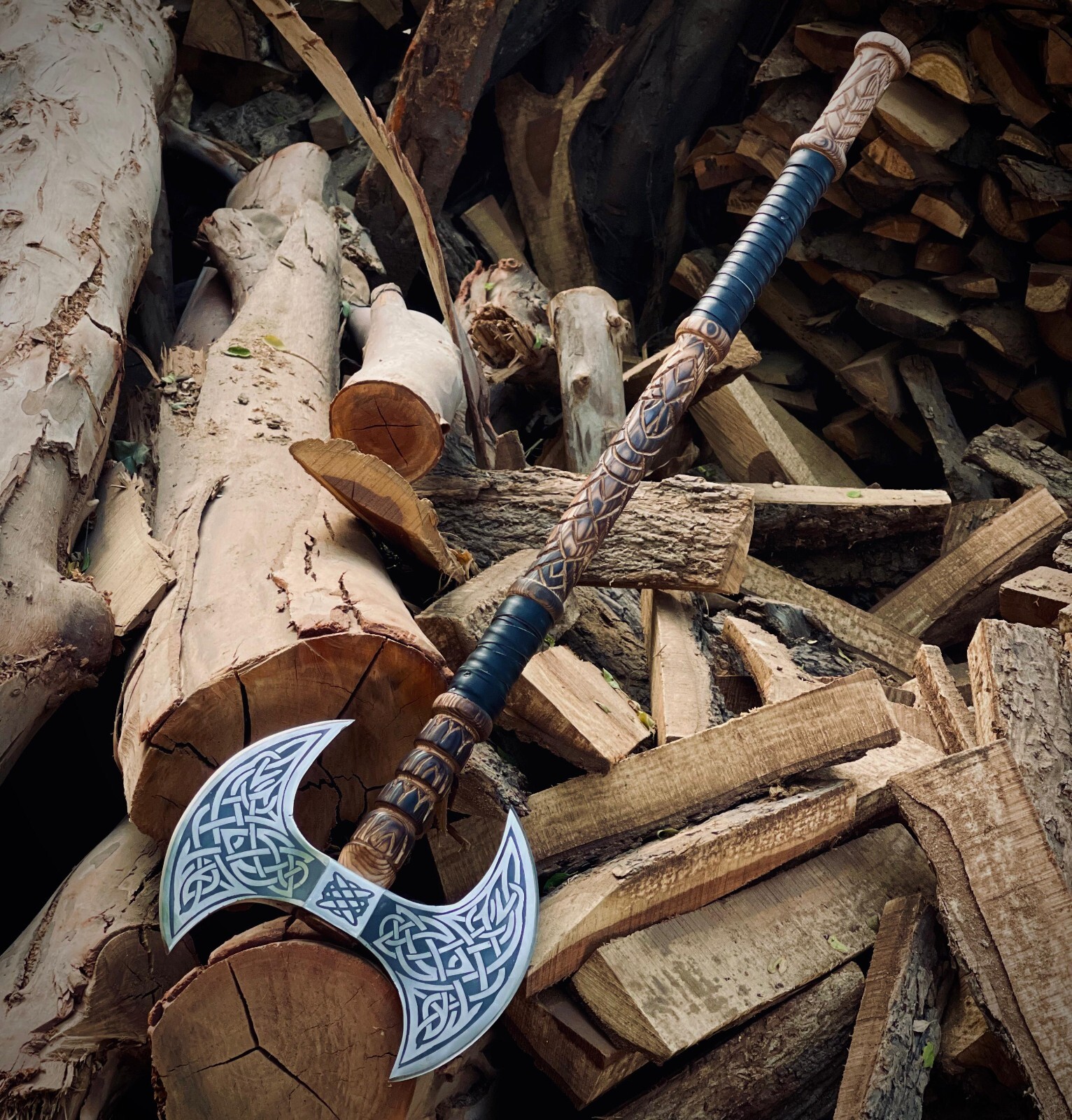 Double-Sided Axe 38 – High Carbon Steel Blade, Ash Wood Handle, Original Leather