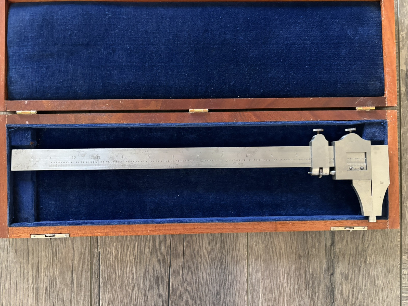Brown & Sharpe No. 570 13″ Vernier Caliper w/ Wood Case Machinist Tool