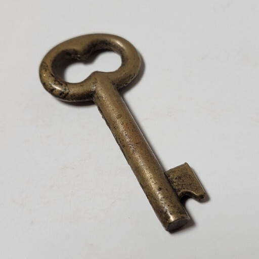 Vintage Brass Solid Barrel Skeleton Key Approx 1 5/8″ Long cat#J5-31