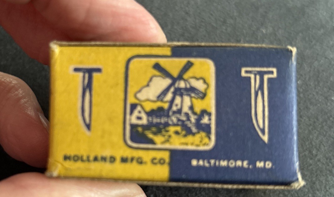 Vintage Holland Mfg Co Sterilized 3/8″ Carpet Tacks No. 3 Boxed Baltimore MD