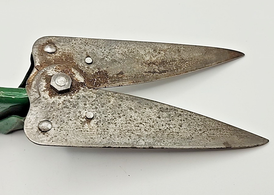DOO-Klip Grass Trimmer / Shears by The Lewis Engineering & MFG Co. Vintage