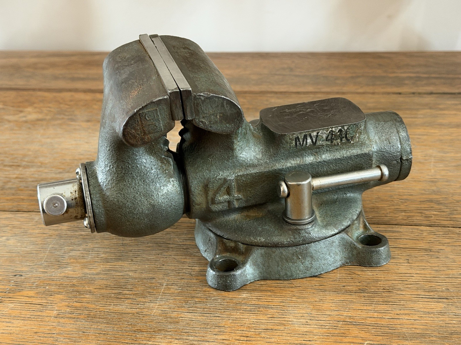 Vintage DURACRAFT 4″ Bench Vise with Pipe Jaws & Swivel Base 2 lock MV-440 1982