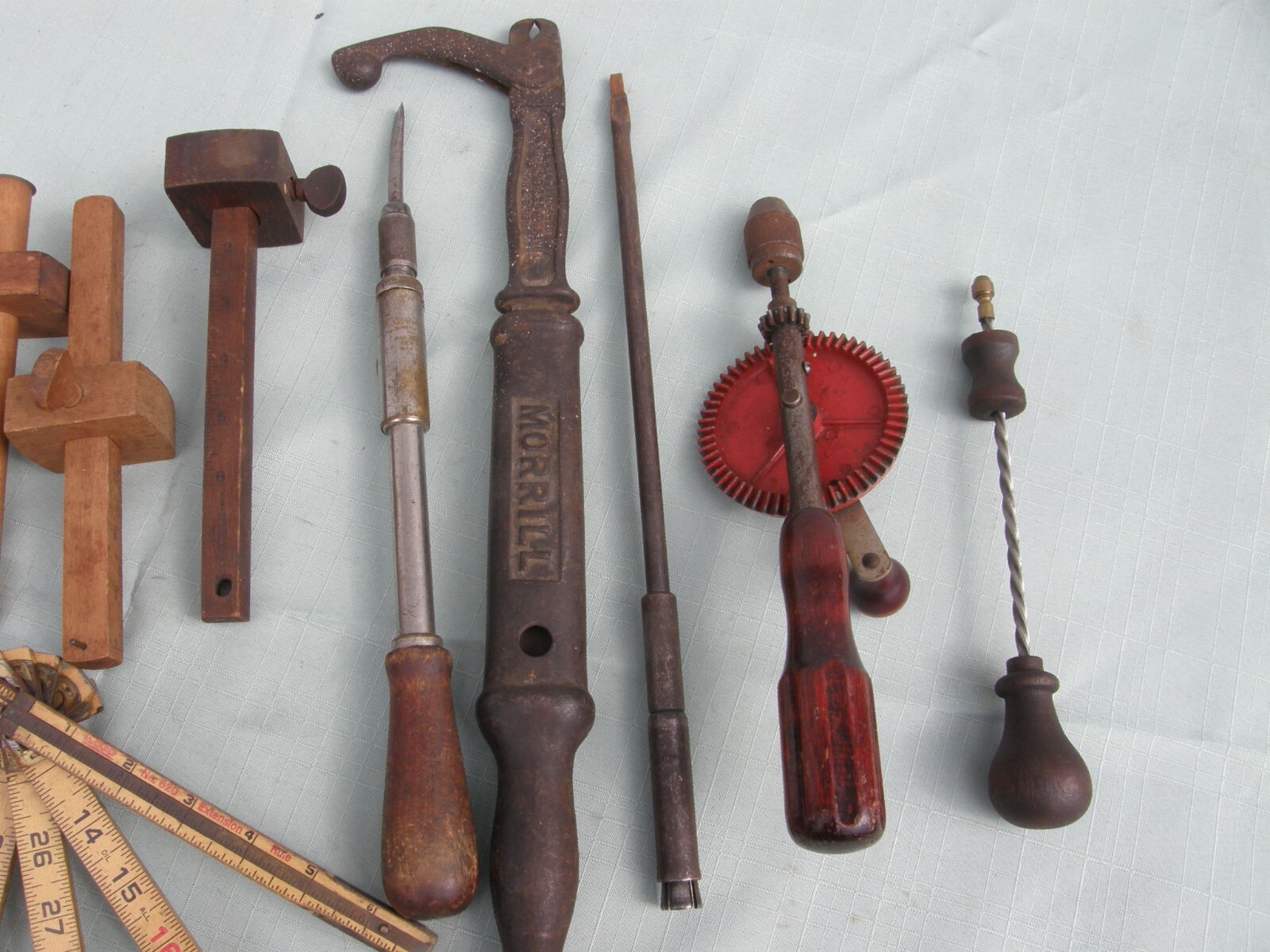 VARIOUS VINTAGE TOOLS SCREW DRIVERS NAIL PULLER FOLDING TAPE