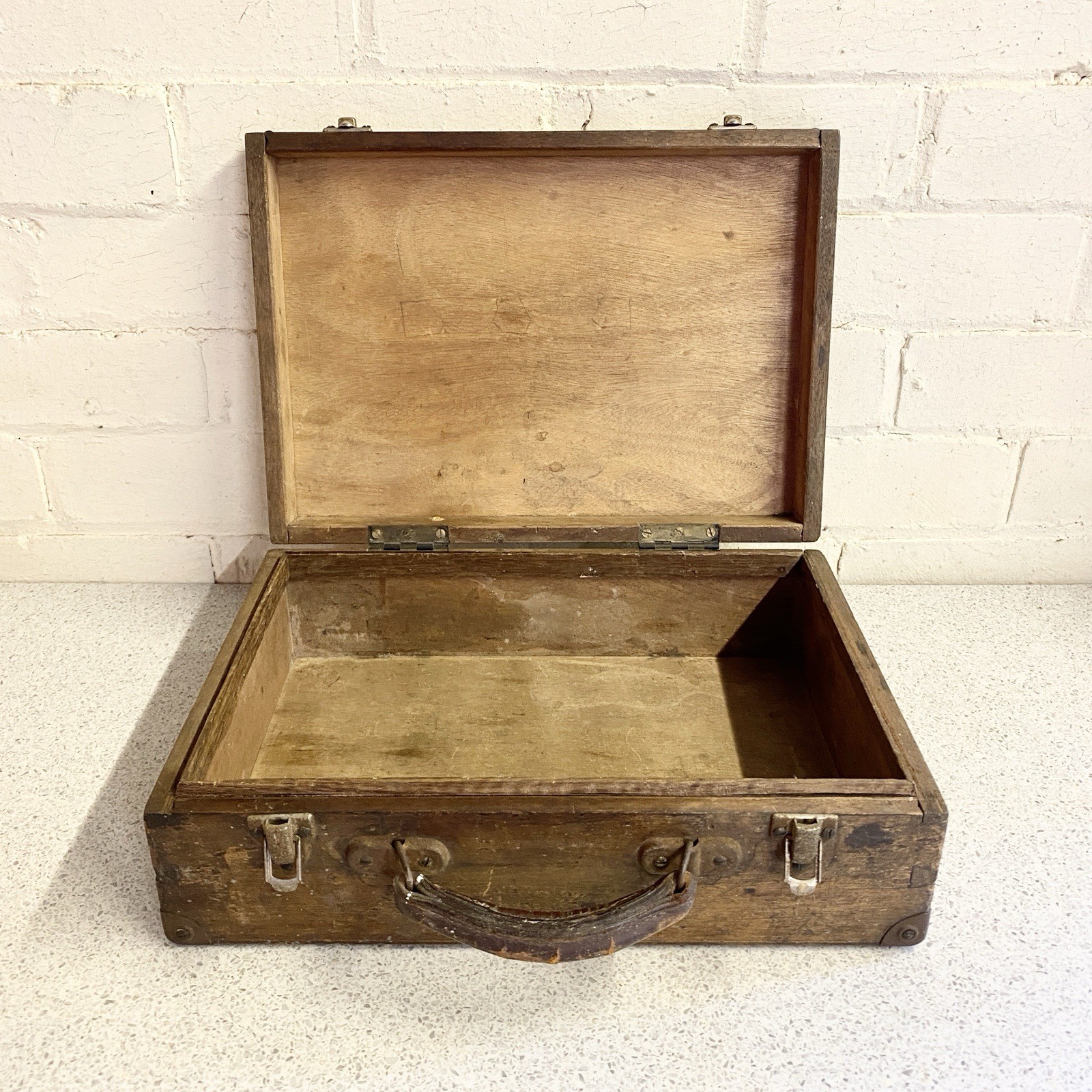 Vintage Handmade Wooden Dovetail Traditional Style Carpentry Woodworking Toolbox