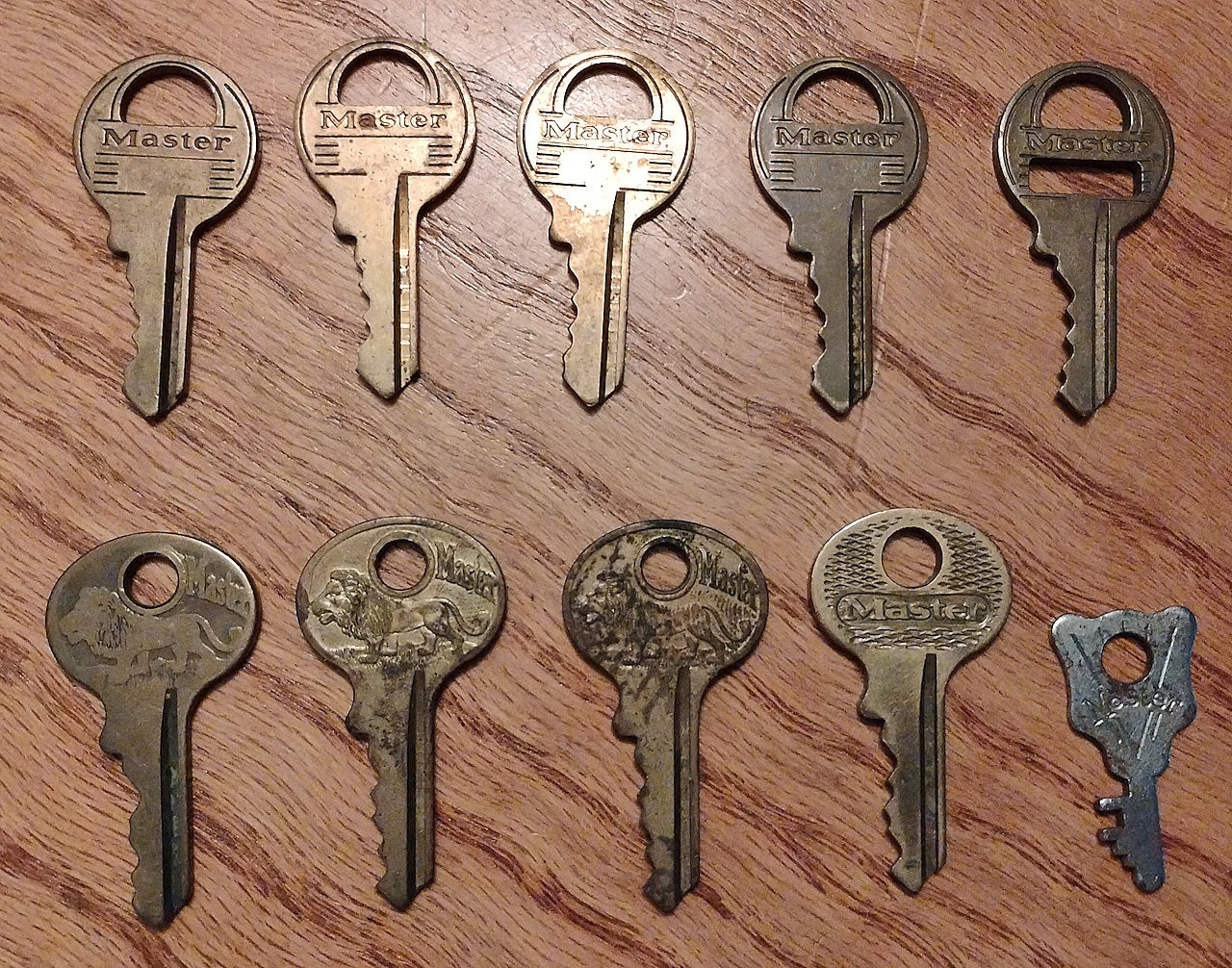 Lot of 10 Vintage Master Brand Padlock Keys – (9 Brass) Multiple Mfg. Eras READ