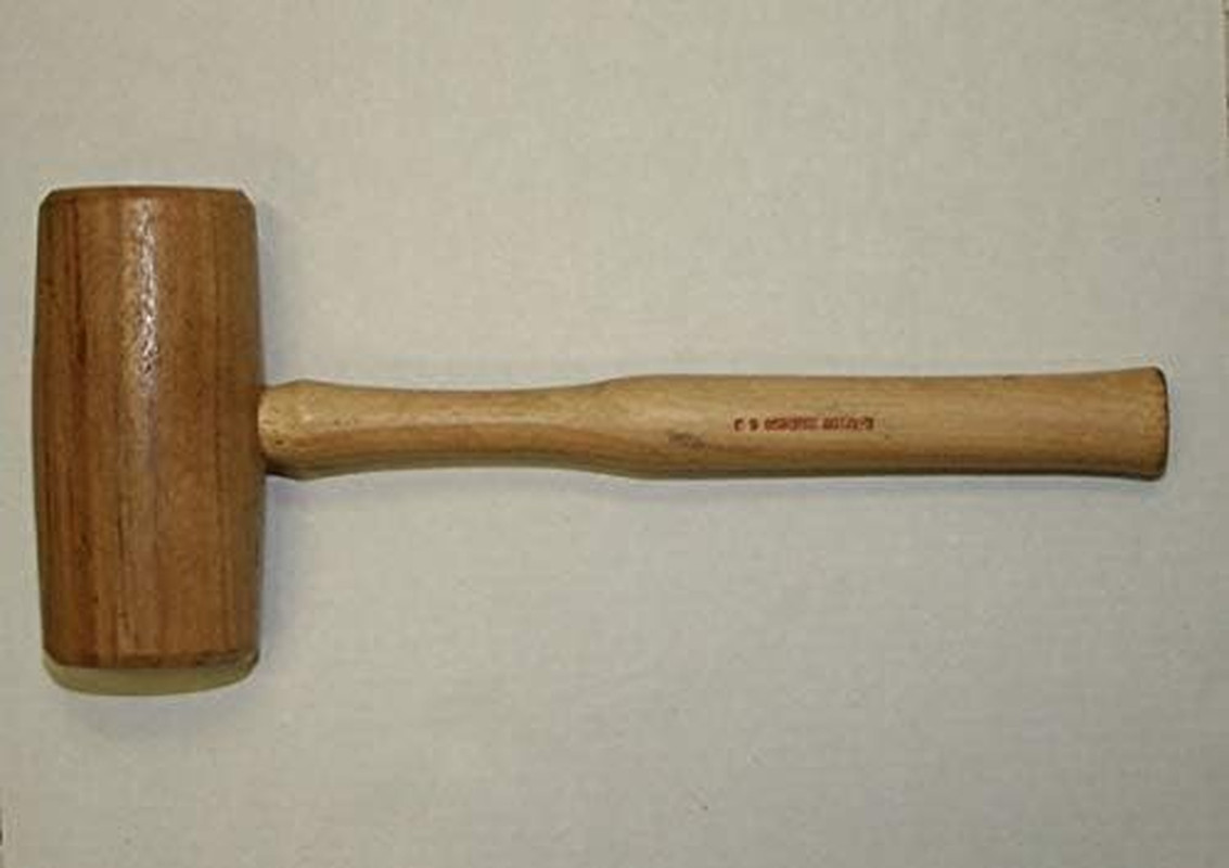 C. S. Osborne 24 OZ Barrel Shaped Hickory Mallet – No. 89.5-2