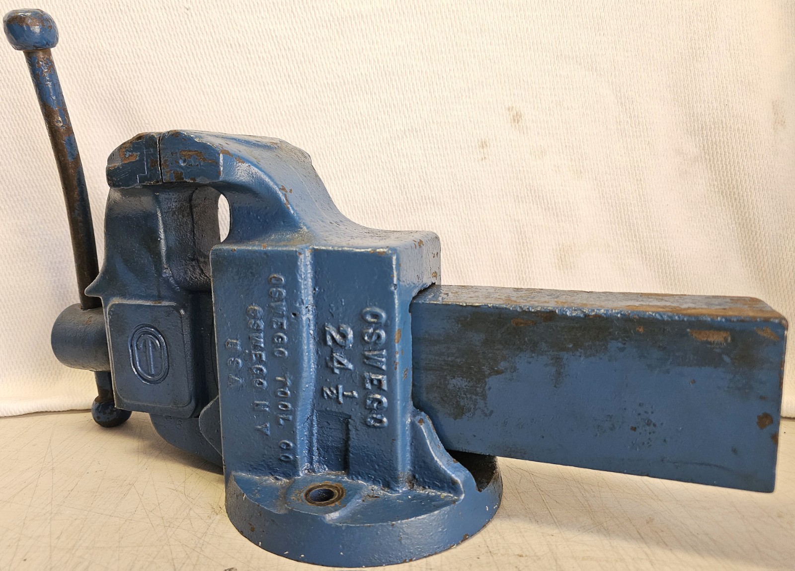 Rare Vintage Oswego Tool Co. NY Bench Vise #24-1/2A Ductile Iron 4″ 57lbs. Blue