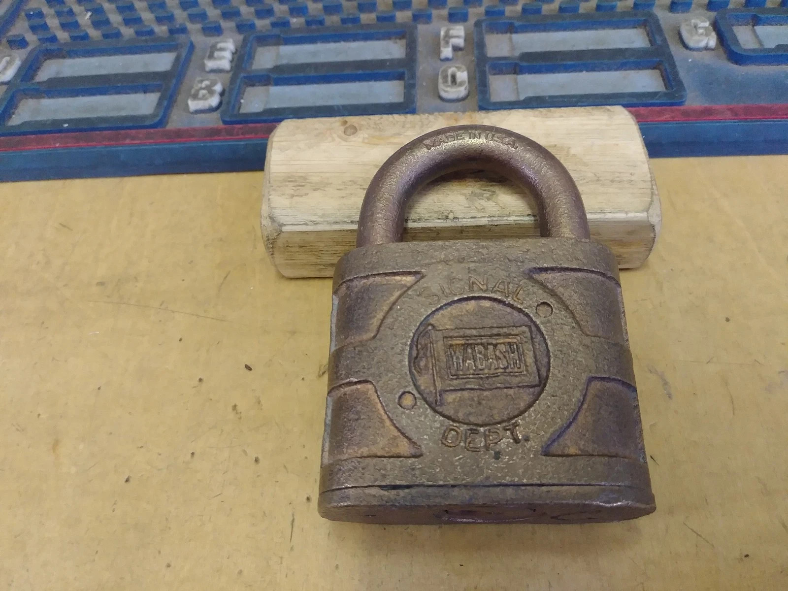 YALE 851 BRASS Wabash Signal DEPT Padlock C