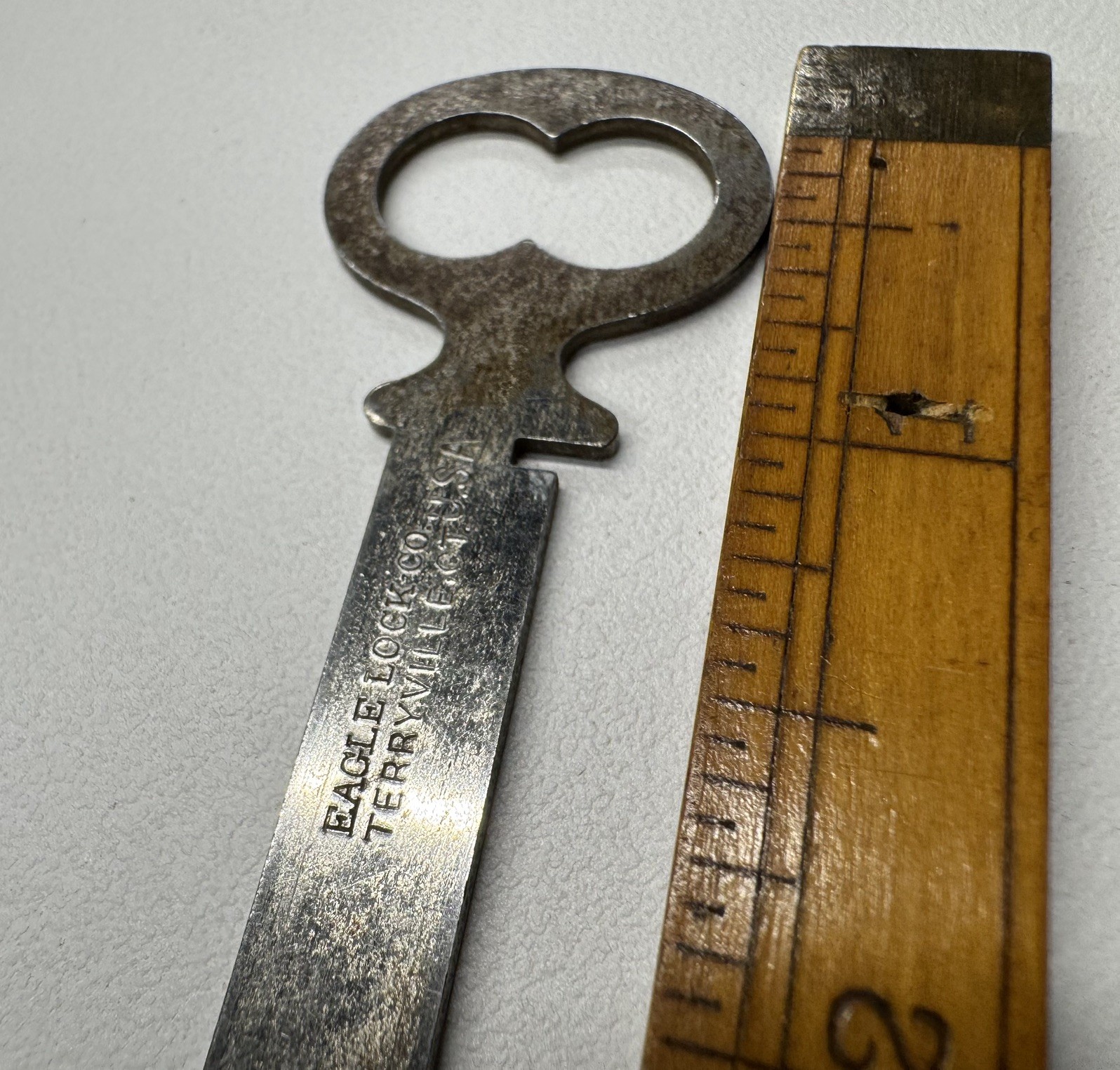 🌿 🗝️ Antique Eagle Lock Co. Flat Skeleton Key #UH11
