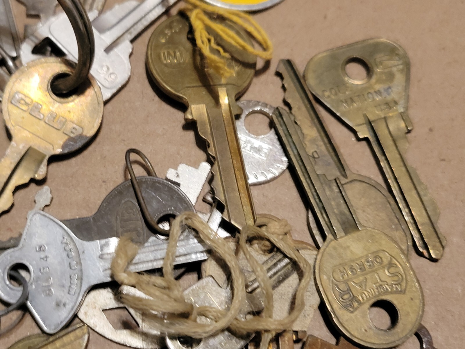 Vintage Padlocks And Keys Lot Yale Chicago Elgin Majestic & More Over 100 Pcs