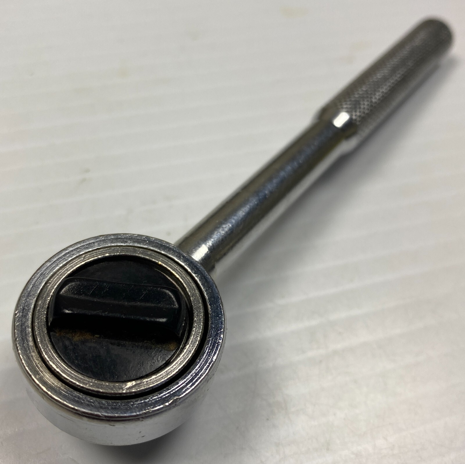 Vintage Unbranded Reversible Ratchet Wrench 1/4″ Drive Knurled Handle Nice Tool