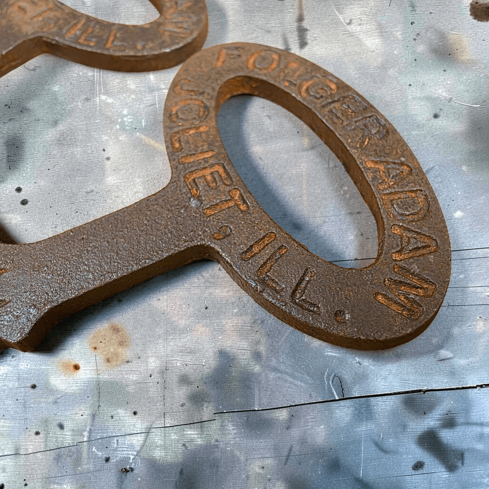 Folger Adam Joliet Cast Iron Jailhouse Keys — Set of 5