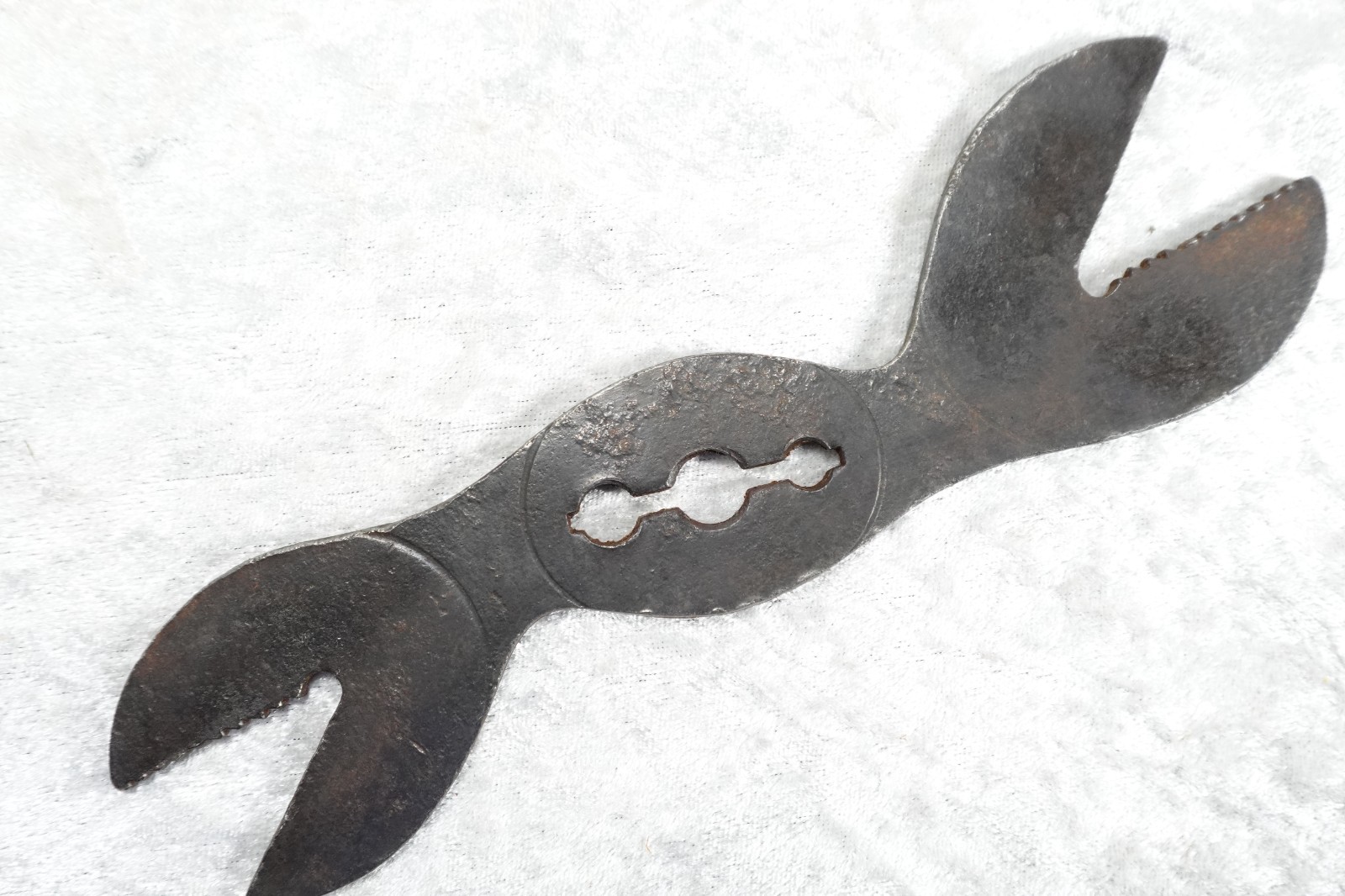 8 Antique Alligator Wrenches S&T, K&B, Saxon, Vaughn & Bushnell