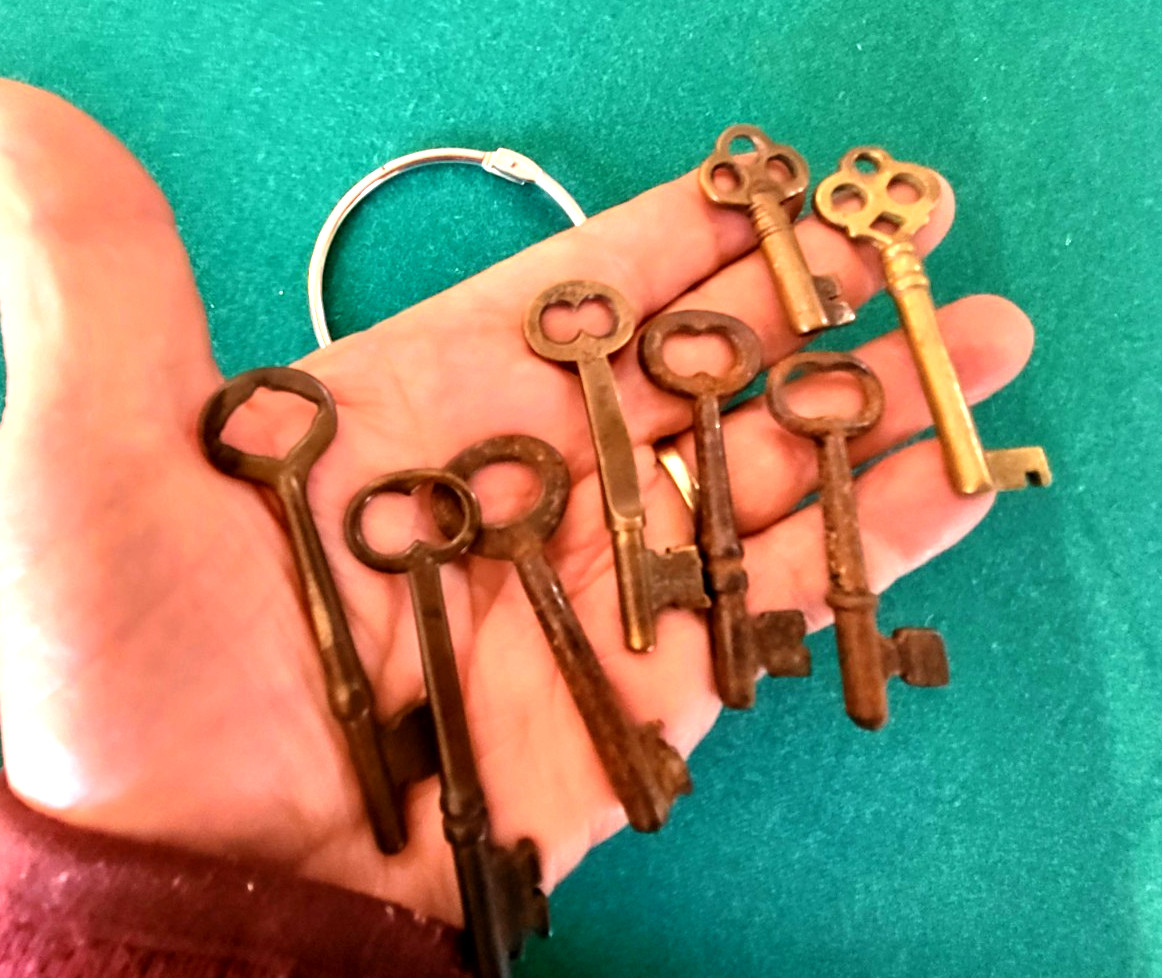 Vintage Lot Of 9-Skeleton Keys (8) Two Are Numbered, & A Silver Tone Key Ring