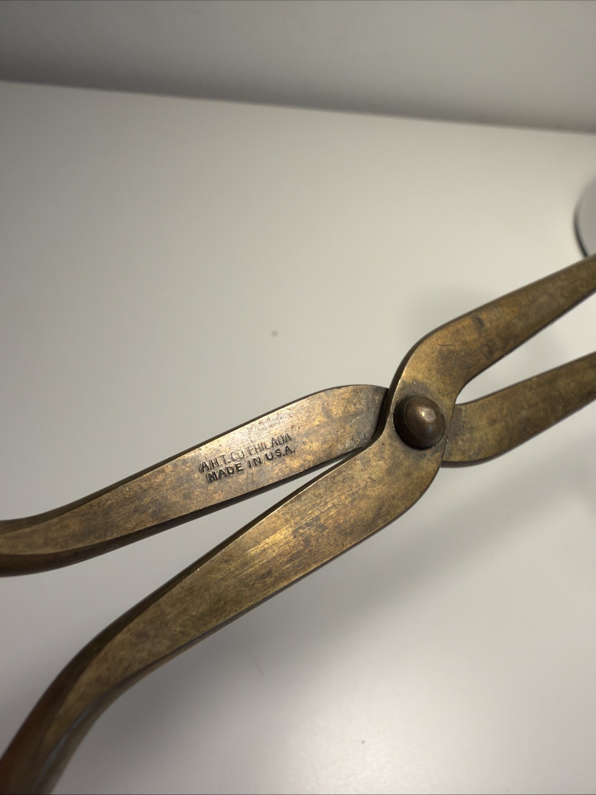 Vintage Crucible Tongs Gold Metal Brass AHT USA Scientific 9″ Flask Bow Melt CIN