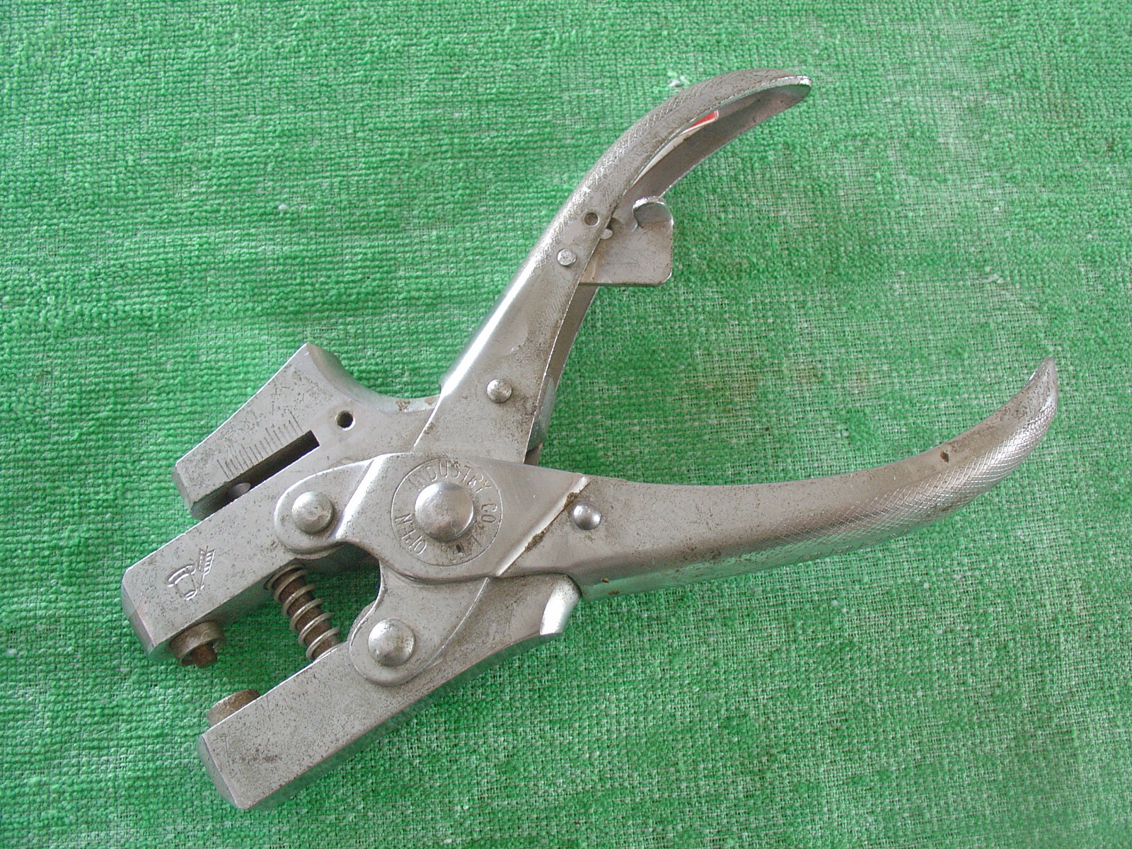 VINTAGE OPEN INDUSTRY CO. HOLE PUNCH PARALLEL PLIERS 6-1/2″ MADE IN USA