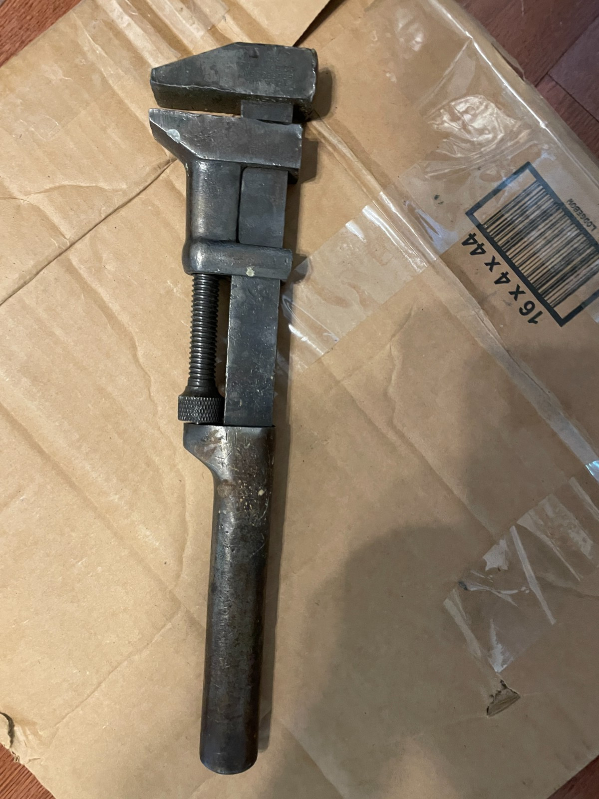 Rare Antique L. Coes Wrench Co. 21.5″ Monkey/Pipe Wrench 3 3/4″ Opening