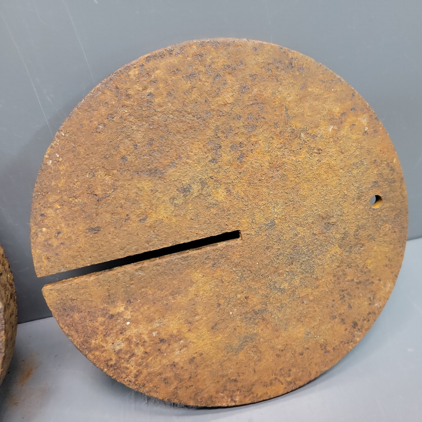 2 Vintage Scale Weight Steel 5-3/4″ Round Set Slot Slotted 5lb & 1.8lb = 6.76 lb