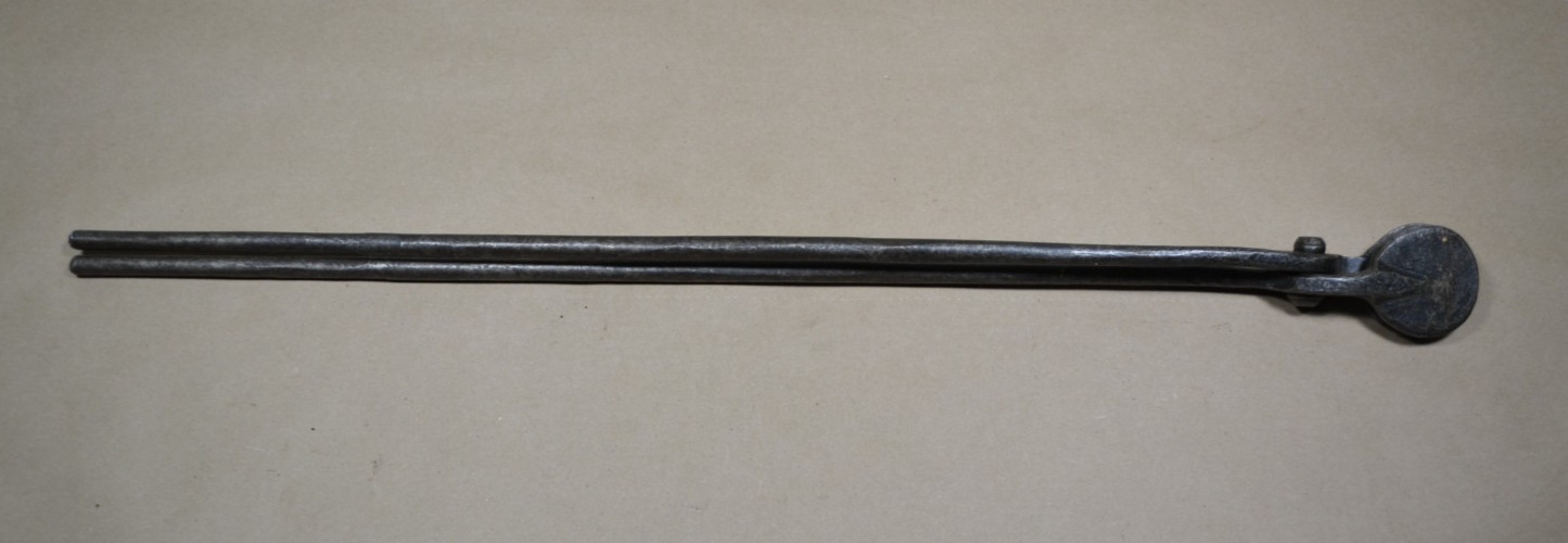 FARRIERS TONGS – BLACKSMITH MADE – VERY HIGH QUALITY – NEW OLD STOCK – 25″ LONG