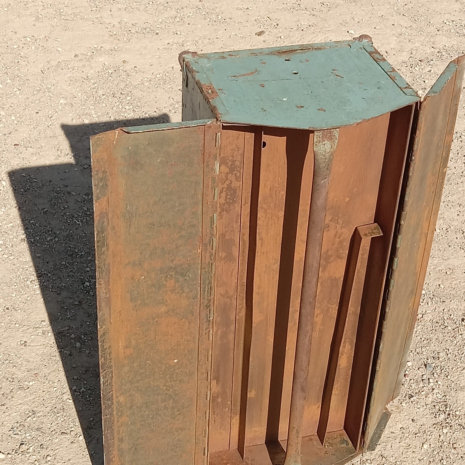 Antique RADNOR? METAL Hip Roof TOOLBOX with TRAY Tombstone USA Vintage